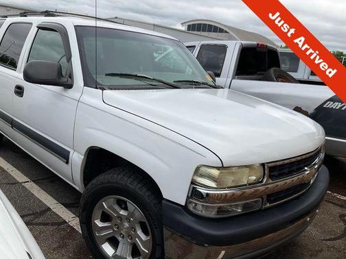 Summit White 2002 Chevrolet Suburban 1500 LS