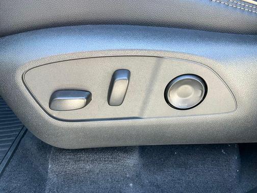 Polar White Tricoat 2026 Chevrolet Traverse High Country
