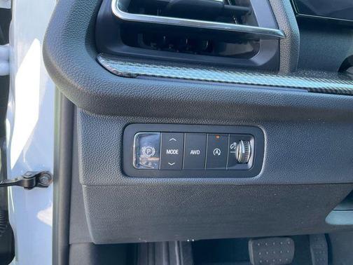 Polar White Tricoat 2026 Chevrolet Traverse High Country