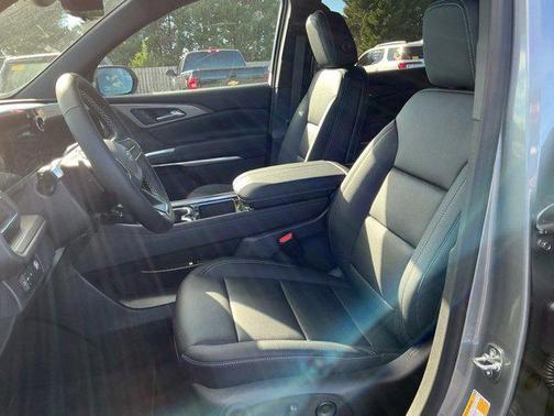 Sterling Gray Metallic 2027 Chevrolet Traverse LT