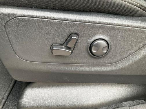 Bright White Clearcoat 2025 RAM 1500 Big Horn/Lone Star