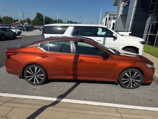 2022 Nissan Altima SR FWD