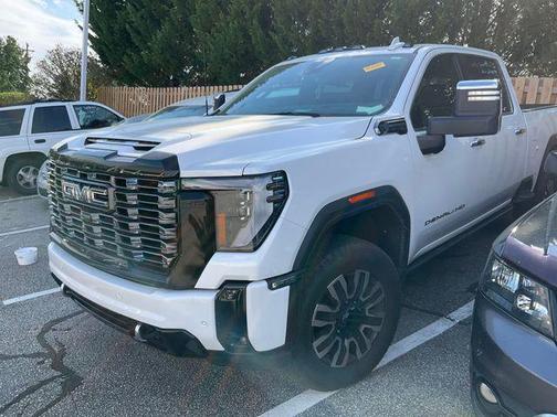 White Frost Tricoat 2025 GMC Sierra 2500 Denali Ultimate