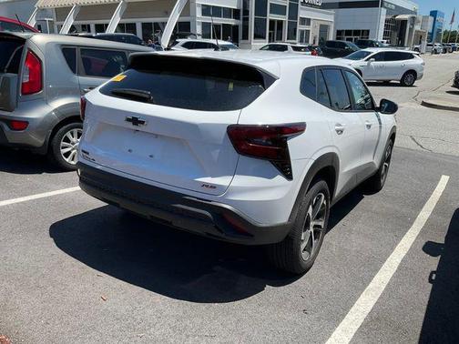 Summit White 2026 Chevrolet Trax FWD 1RS