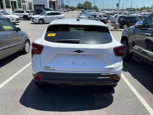 Summit White 2026 Chevrolet Trax FWD 1RS