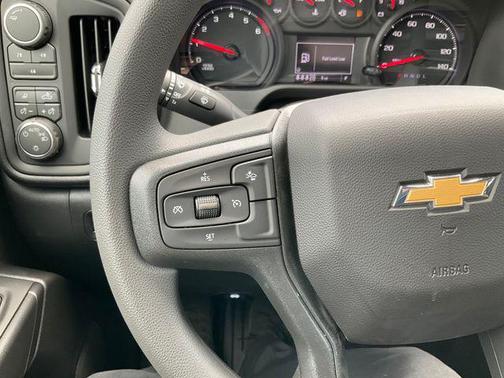 Summit White 2026 Chevrolet Silverado 2500 Custom