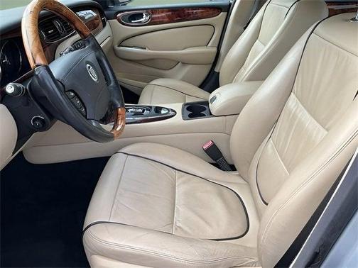 2008 Jaguar XJ Base