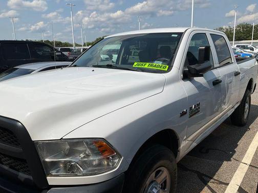 Bright White Clearcoat 2017 RAM 3500 Tradesman Crew Cab 4x2 6'4' Box