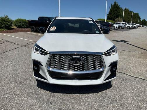 Radiant White 2025 INFINITI QX55 LUXE