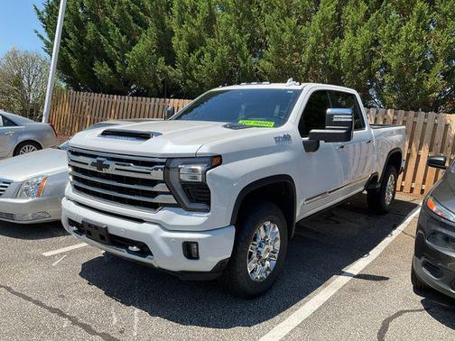 Iridescent Pearl Tricoat 2024 Chevrolet Silverado 2500 High Country