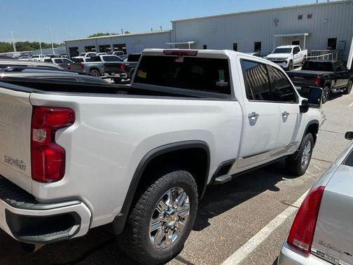 Iridescent Pearl Tricoat 2024 Chevrolet Silverado 2500 High Country