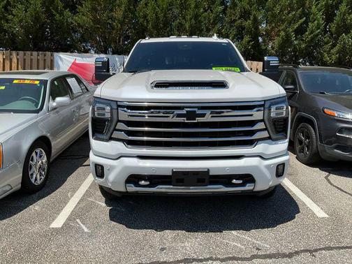 Iridescent Pearl Tricoat 2024 Chevrolet Silverado 2500 High Country