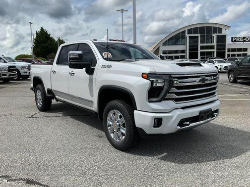 Iridescent Pearl Tricoat 2024 Chevrolet Silverado 2500 High Country