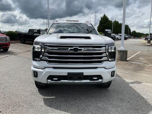 Iridescent Pearl Tricoat 2024 Chevrolet Silverado 2500 High Country