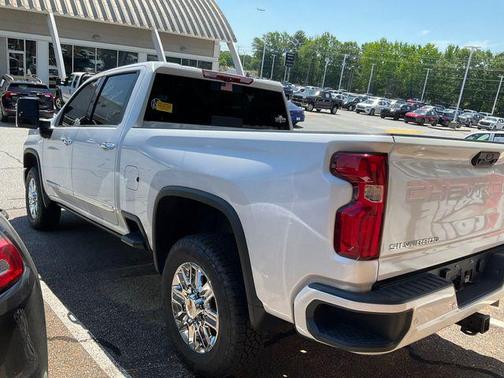 Iridescent Pearl Tricoat 2024 Chevrolet Silverado 2500 High Country