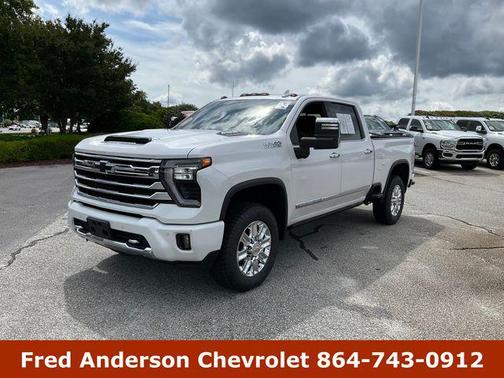 Iridescent Pearl Tricoat 2024 Chevrolet Silverado 2500 High Country