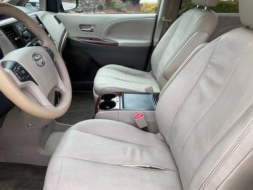 2014 Toyota Sienna XLE