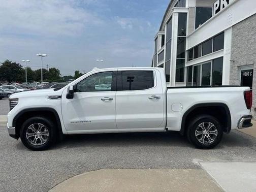Summit White 2024 GMC Sierra 1500 SLT