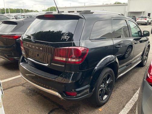 Pitch Black Clearcoat 2018 Dodge Journey Crossroad