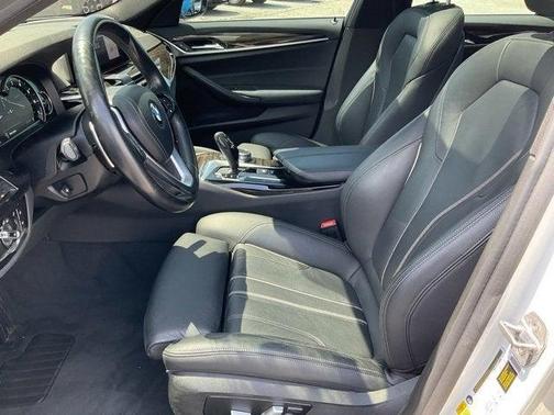 2019 BMW 530 530i