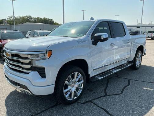Polar White Tricoat 2026 Chevrolet Silverado 1500 High Country