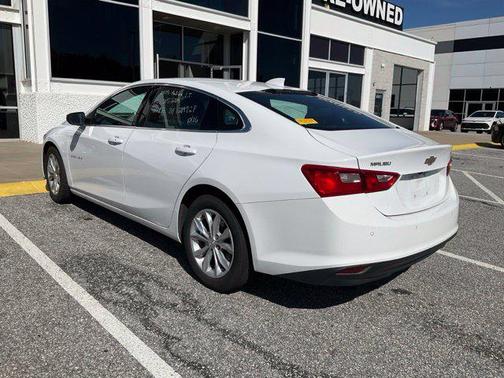 Summit White 2025 Chevrolet Malibu FWD 1LT