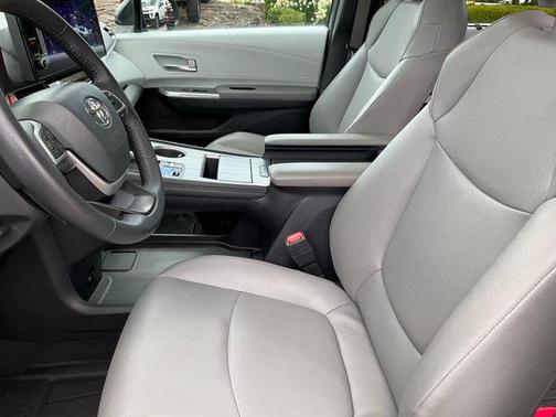 Magnetic Gray Metallic 2025 Toyota Sienna XLE