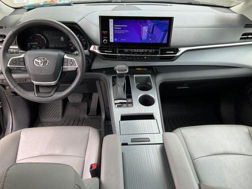 Magnetic Gray Metallic 2025 Toyota Sienna XLE
