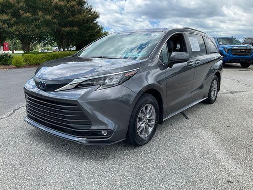 Magnetic Gray Metallic 2025 Toyota Sienna XLE