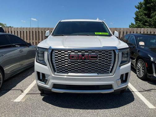 White Frost Tricoat 2022 GMC Yukon XL Denali