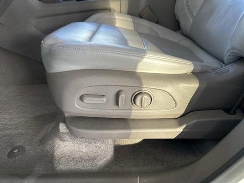 Summit White 2020 Chevrolet Traverse LT Leather