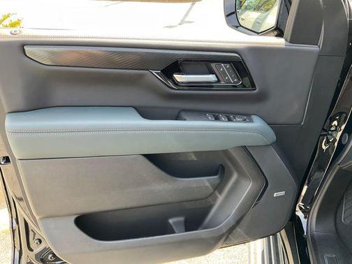 Onyx Black 2026 GMC Yukon 4WD AT4