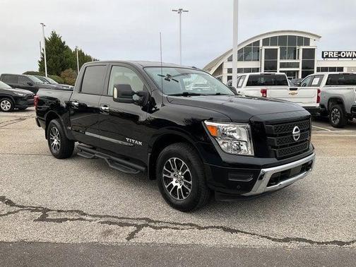 2021 Nissan Titan SV