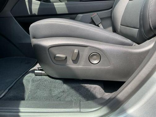 Sterling Gray Metallic 2026 Chevrolet Traverse LT