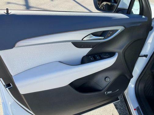 Iridescent White Tricoat 2026 Buick Envision Avenir AWD