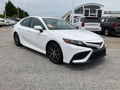 White 2022 Toyota Camry SE