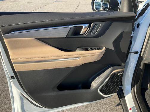 iridescent white tricoat 2026 Buick Enclave Preferred