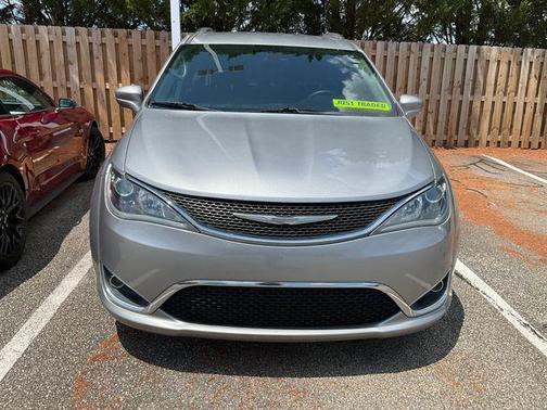 Billet Silver Metallic Clearcoat 2017 Chrysler Pacifica Touring-L
