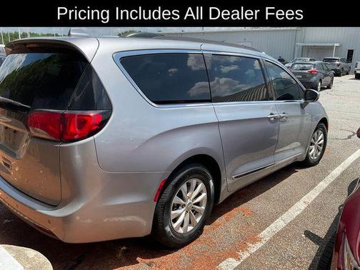 Billet Silver Metallic Clearcoat 2017 Chrysler Pacifica Touring-L