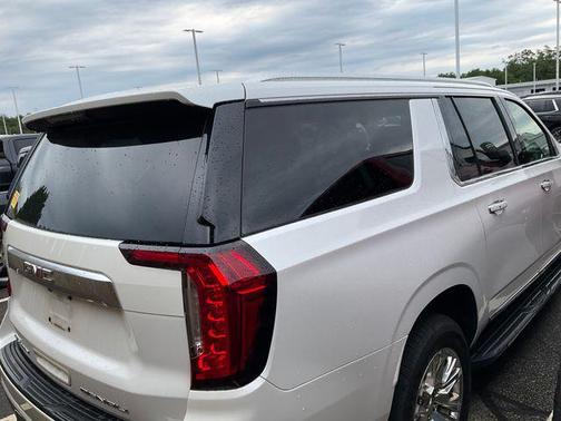 White Frost Tricoat 2021 GMC Yukon XL Denali