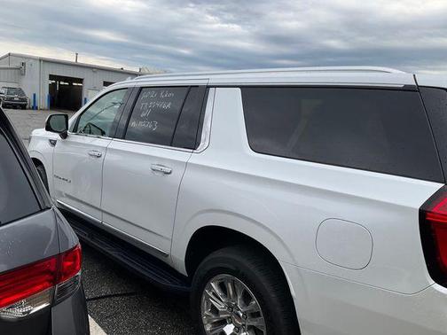 White Frost Tricoat 2021 GMC Yukon XL Denali