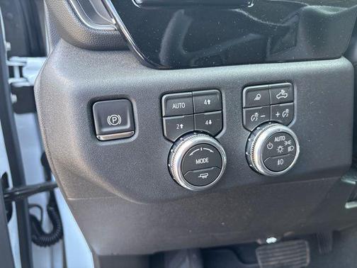 Glacier White Tricoat 2026 GMC Sierra 2500 SLT