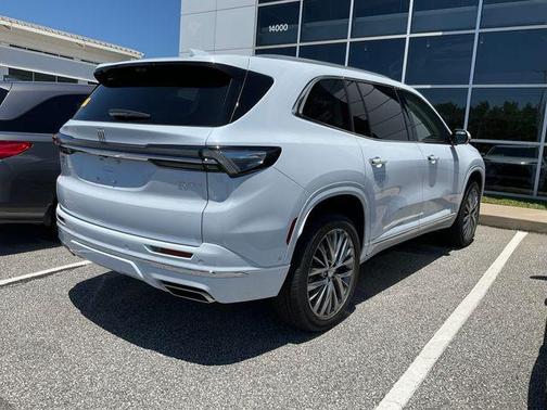Iridescent White Tricoat 2026 Buick Enclave Avenir FWD