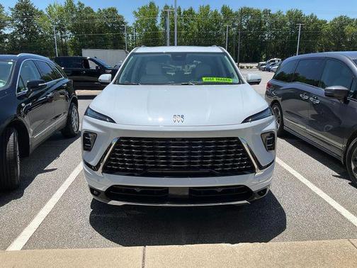 Iridescent White Tricoat 2026 Buick Enclave Avenir FWD