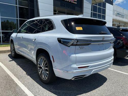Iridescent White Tricoat 2026 Buick Enclave Avenir FWD