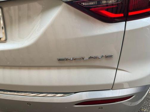 White Frost Tricoat 2018 Buick Enclave Avenir