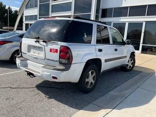 Summit White 2004 Chevrolet Trailblazer LS