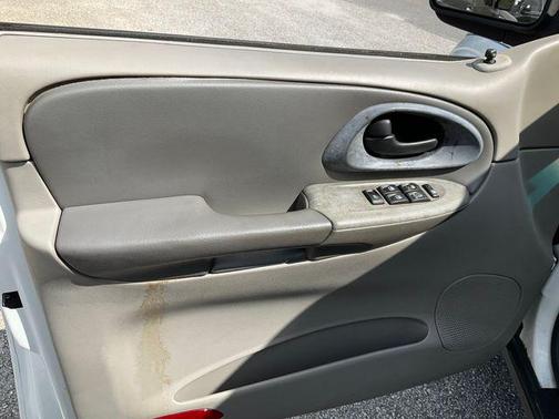 2004 Chevrolet Trailblazer LS