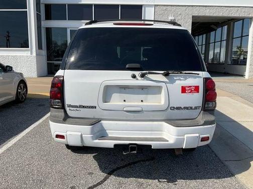 Summit White 2004 Chevrolet Trailblazer LS