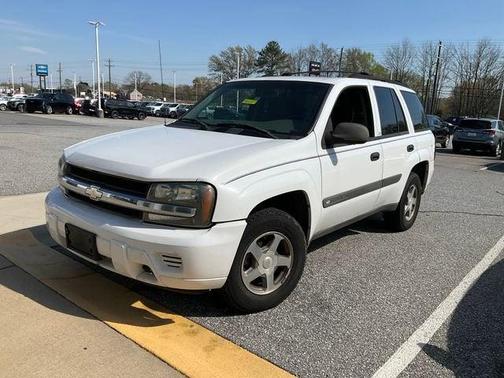 Summit White 2004 Chevrolet Trailblazer LS